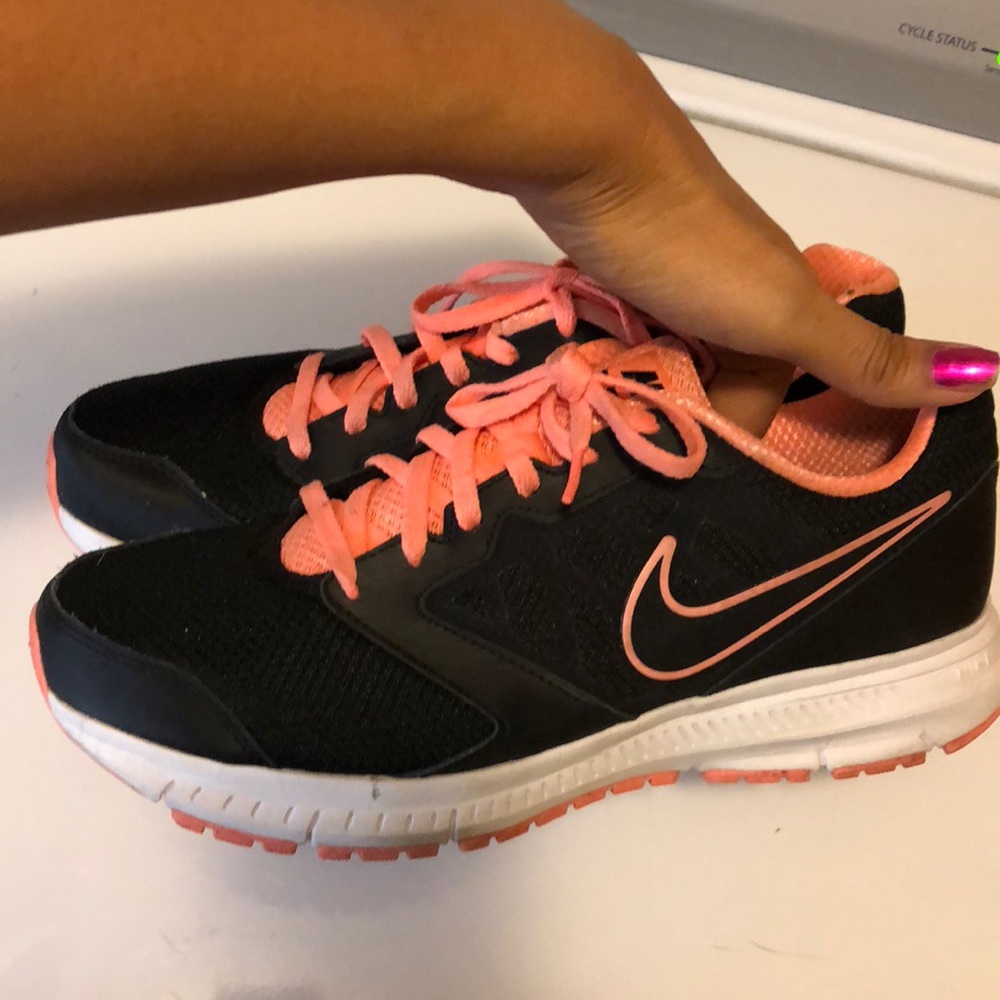 Nike - Picture 4 of 4